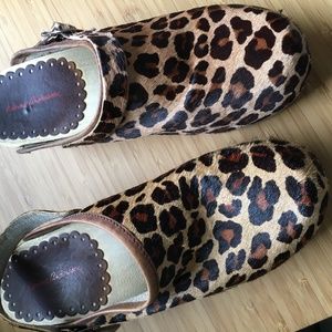Hannah Andersson Cheetah clogs (sz 39)